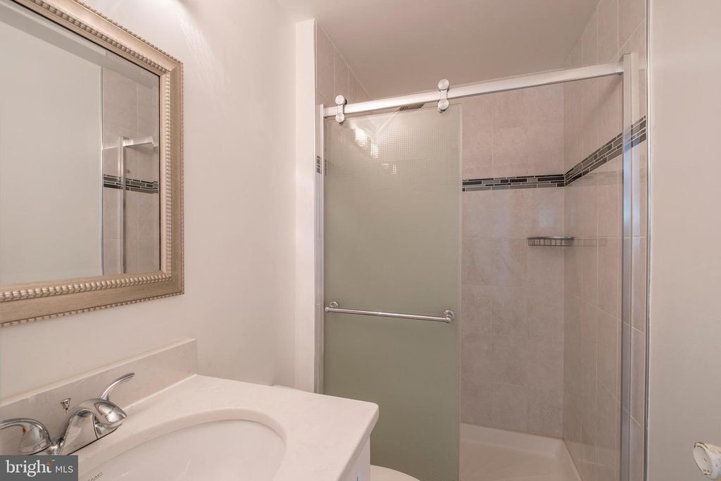 Image 20 of property listing at 9637 HORIZON RUN RD #2-H, Montgomery Village, MD 20886