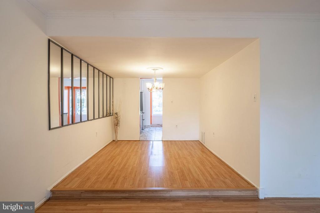 Image 6 of property listing at 9637 HORIZON RUN RD #2-H, Montgomery Village, MD 20886