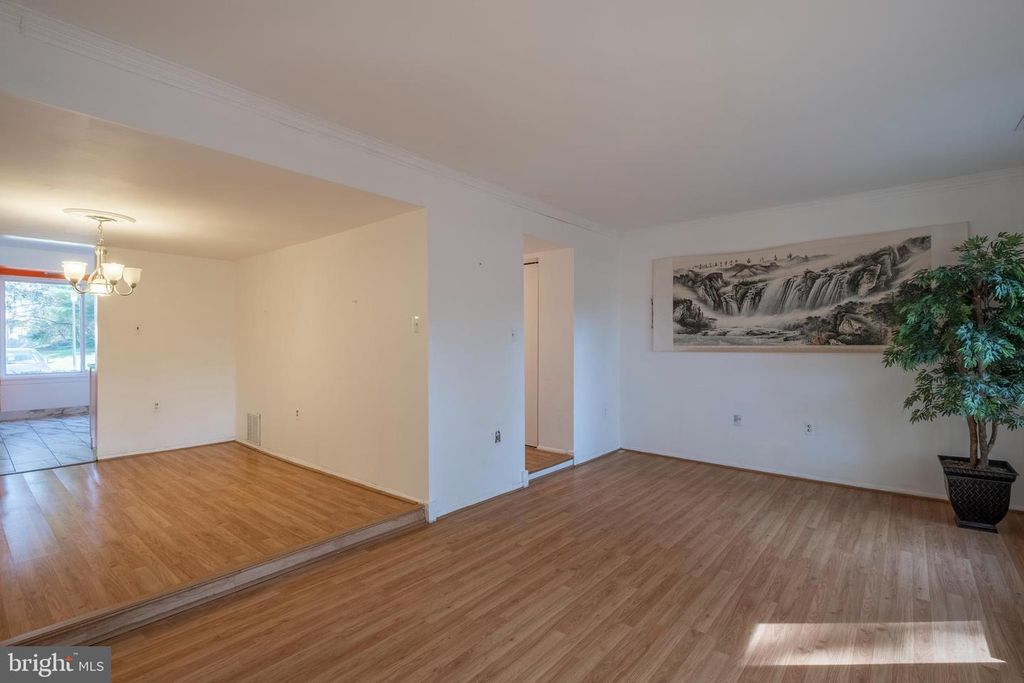 Image 7 of property listing at 9637 HORIZON RUN RD #2-H, Montgomery Village, MD 20886