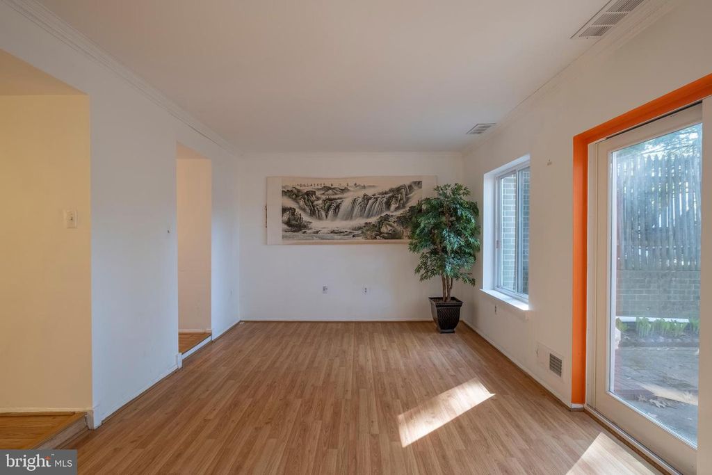 Image 8 of property listing at 9637 HORIZON RUN RD #2-H, Montgomery Village, MD 20886