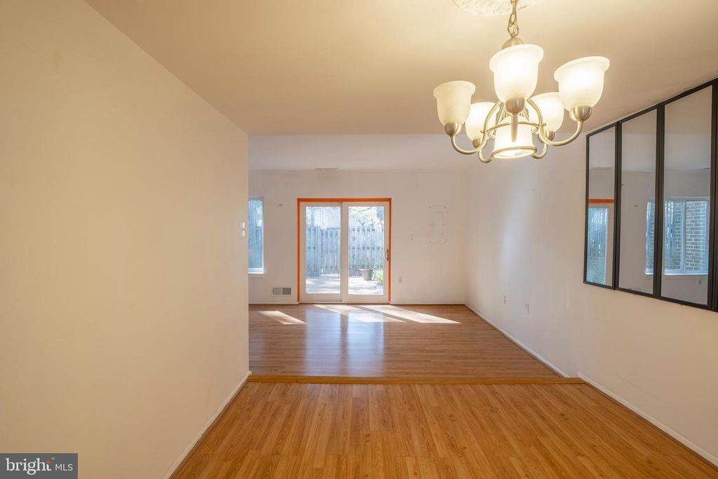 Image 9 of property listing at 9637 HORIZON RUN RD #2-H, Montgomery Village, MD 20886