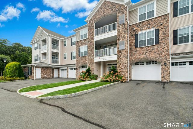 623 Brookside Court 623, Newtown, CT 06470