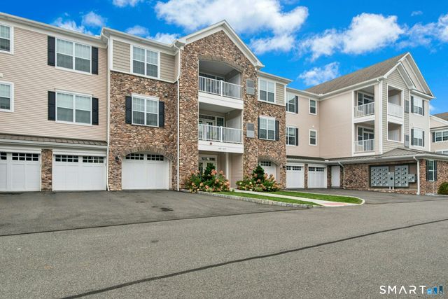 623 Brookside Court 623, Newtown, CT 06470