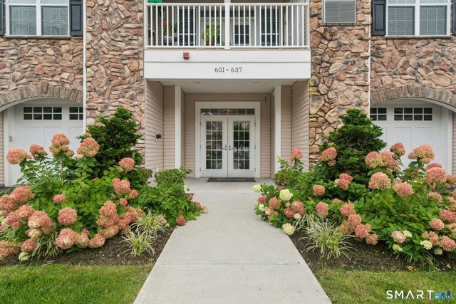 623 Brookside Court 623, Newtown, CT 06470