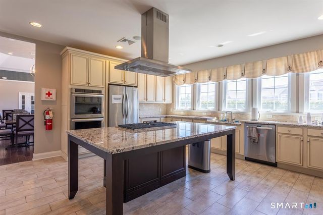 623 Brookside Court 623, Newtown, CT 06470