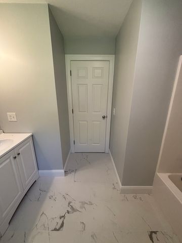 39 Hosmer St, West Boylston, MA 01583