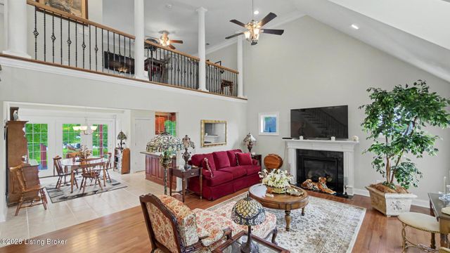 10114 Glen Rose Ct, Louisville, KY 40229