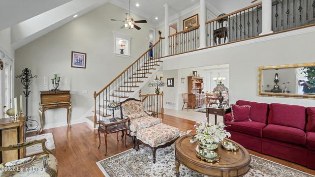 10114 Glen Rose Ct, Louisville, KY 40229