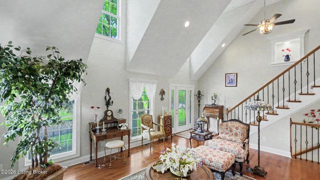 10114 Glen Rose Ct, Louisville, KY 40229