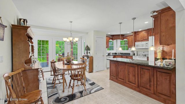 10114 Glen Rose Ct, Louisville, KY 40229