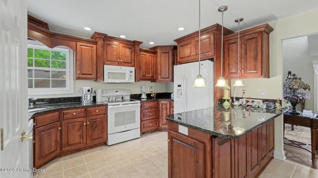 10114 Glen Rose Ct, Louisville, KY 40229