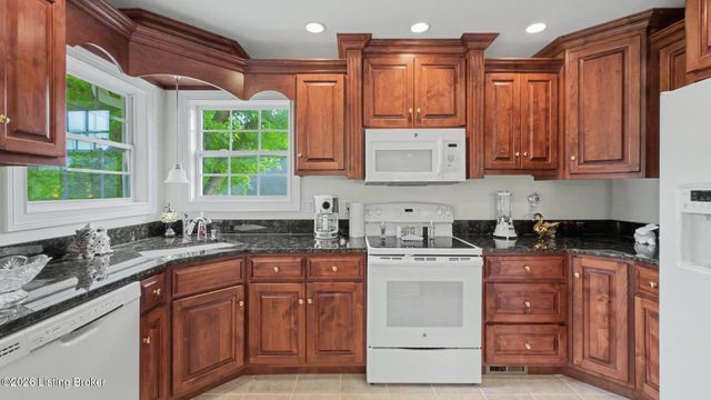 10114 Glen Rose Ct, Louisville, KY 40229