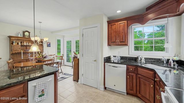 10114 Glen Rose Ct, Louisville, KY 40229