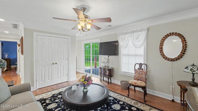 10114 Glen Rose Ct, Louisville, KY 40229