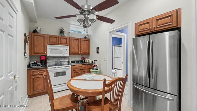 10114 Glen Rose Ct, Louisville, KY 40229