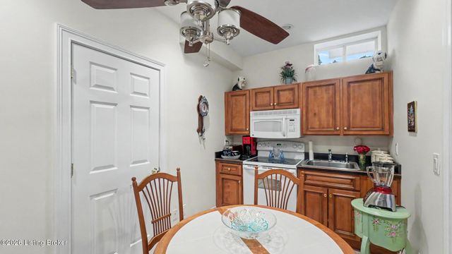 10114 Glen Rose Ct, Louisville, KY 40229