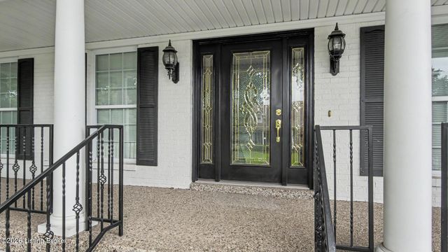 10114 Glen Rose Ct, Louisville, KY 40229
