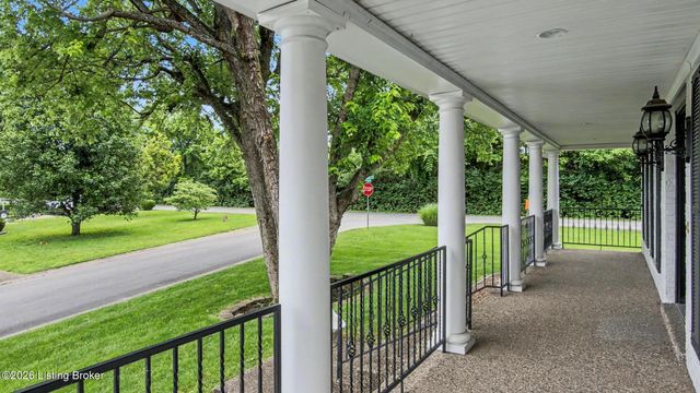 10114 Glen Rose Ct, Louisville, KY 40229
