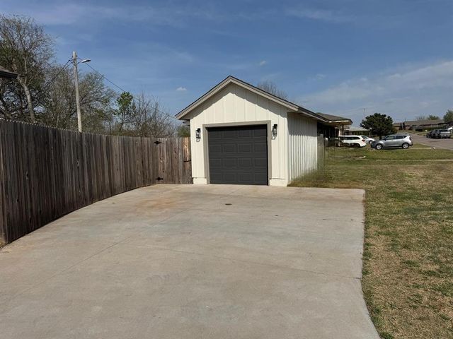 3300 N Lindsay Avenue, Oklahoma City, OK 73105