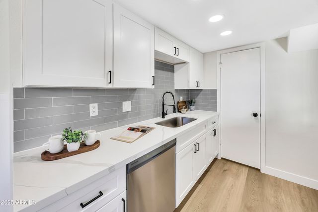 8056 N 32ND Lane, Phoenix, AZ 85051