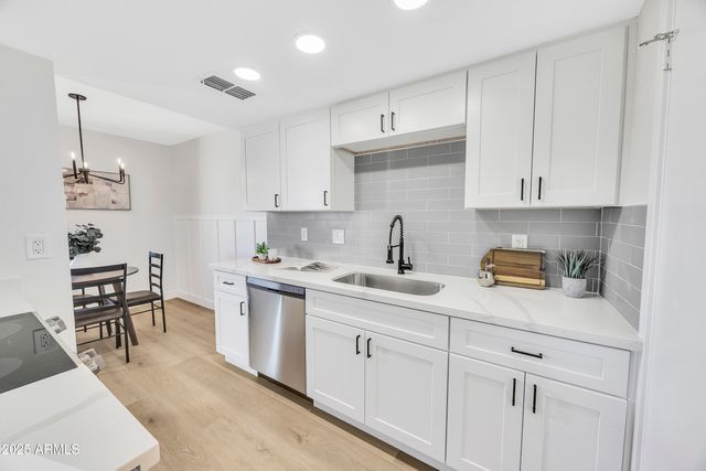 8056 N 32ND Lane, Phoenix, AZ 85051