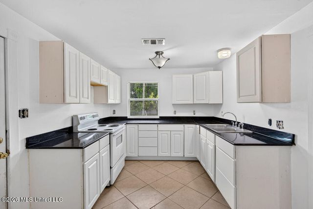 542 Saint John Street, Bay Saint Louis, MS 39520