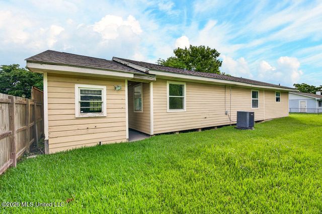 542 Saint John Street, Bay Saint Louis, MS 39520