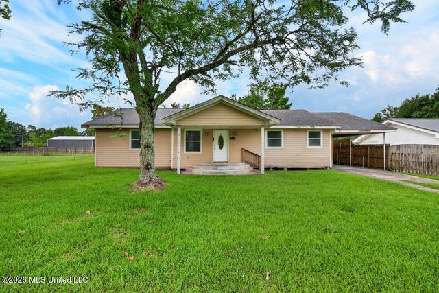 542 Saint John Street, Bay Saint Louis, MS 39520
