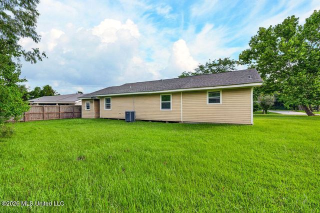 542 Saint John Street, Bay Saint Louis, MS 39520