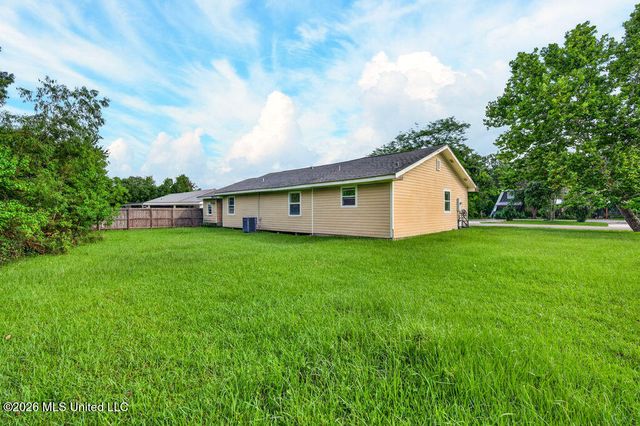542 Saint John Street, Bay Saint Louis, MS 39520