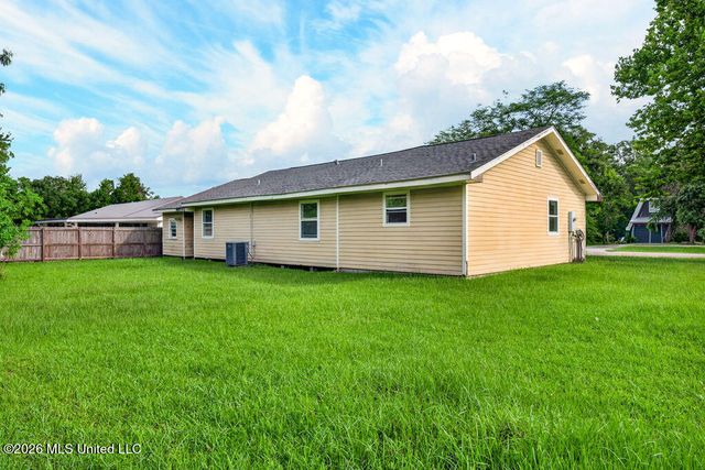 542 Saint John Street, Bay Saint Louis, MS 39520