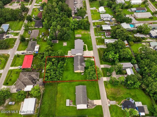 542 Saint John Street, Bay Saint Louis, MS 39520
