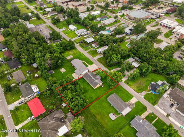 542 Saint John Street, Bay Saint Louis, MS 39520