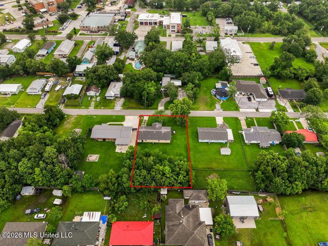 542 Saint John Street, Bay Saint Louis, MS 39520