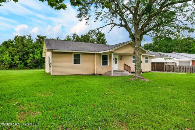 542 Saint John Street, Bay Saint Louis, MS 39520
