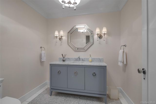 115 Eagles Crescent, Manhasset, NY 11030