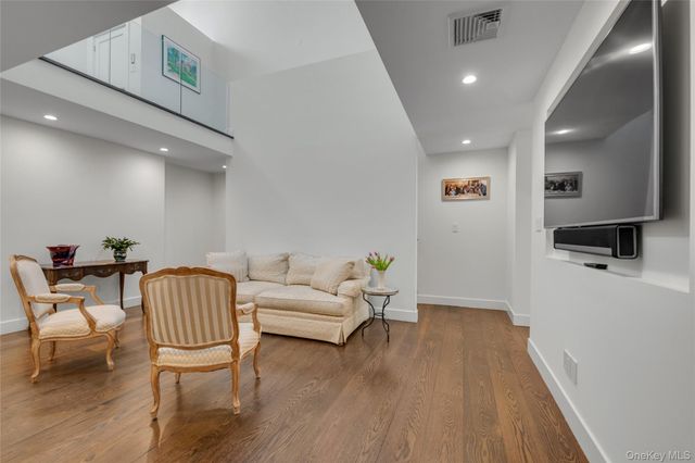 115 Eagles Crescent, Manhasset, NY 11030