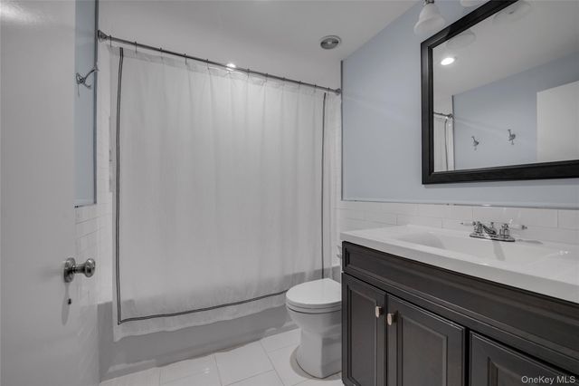 115 Eagles Crescent, Manhasset, NY 11030