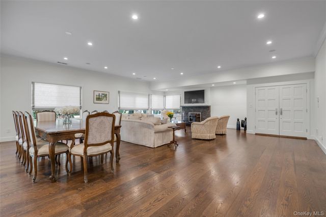 115 Eagles Crescent, Manhasset, NY 11030