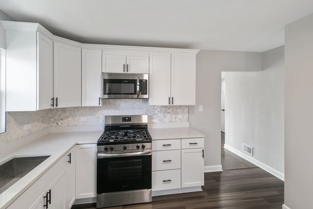 2263 S 14th Avenue, North Riverside, IL 60546