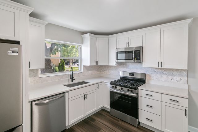 2263 S 14th Avenue, North Riverside, IL 60546