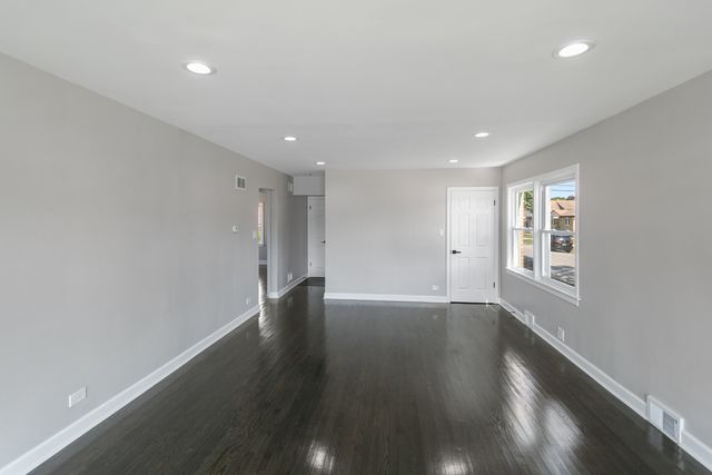 2263 S 14th Avenue, North Riverside, IL 60546