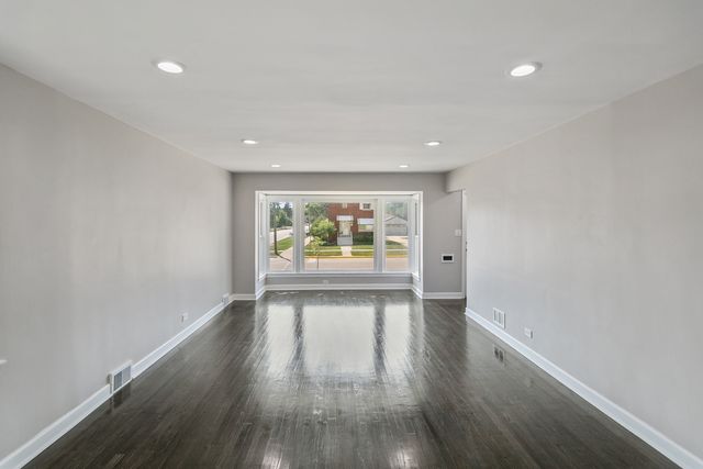 2263 S 14th Avenue, North Riverside, IL 60546