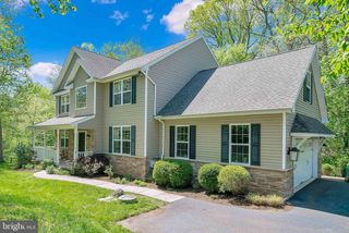 8 FEATHERBED LANE, Norristown, PA 19403