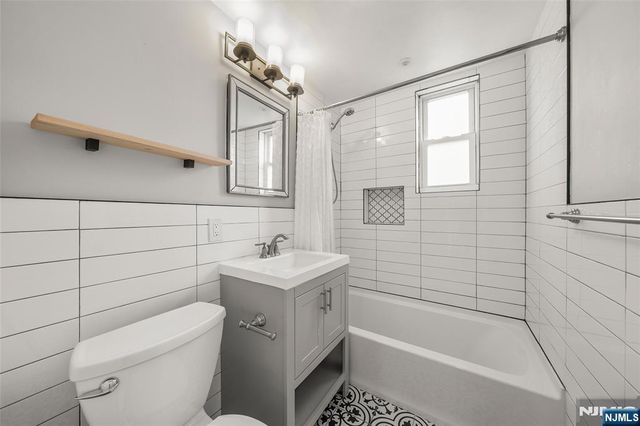 51 New Jersey Avenue, Bergenfield, NJ 07621