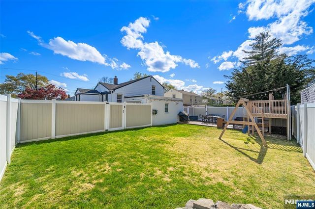 51 New Jersey Avenue, Bergenfield, NJ 07621