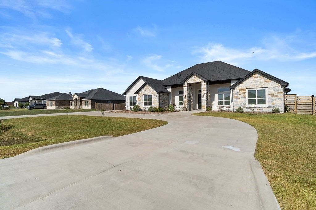 2326 Shaftsbury Dr, Corpus Christi, TX 78415 — photo 2