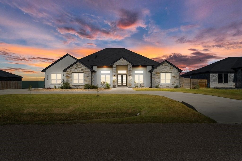 2326 Shaftsbury Dr, Corpus Christi, TX 78415 — photo 4