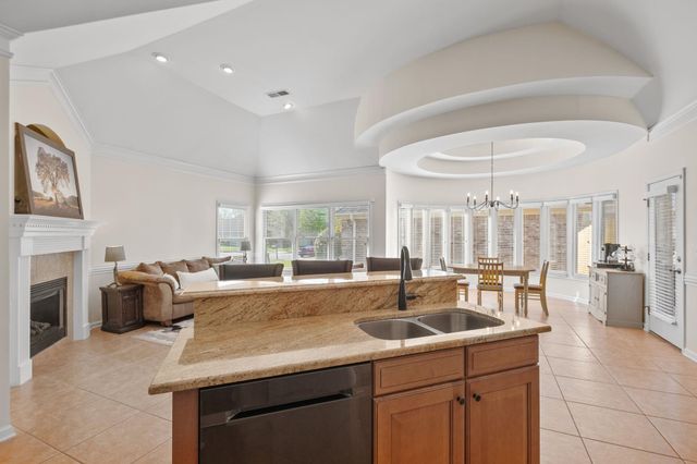 4905 FOX SPRINGS DR, Collierville, TN 38017
