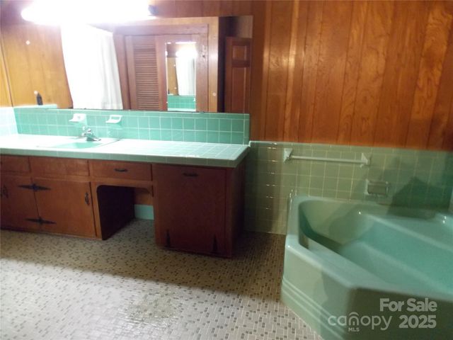 113 Eastwood Park Drive, Lenoir, NC 28645